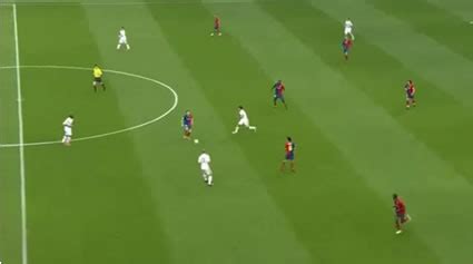 Tiki Taka Football (The Barcelona Style of Play) - Soccer Training Info