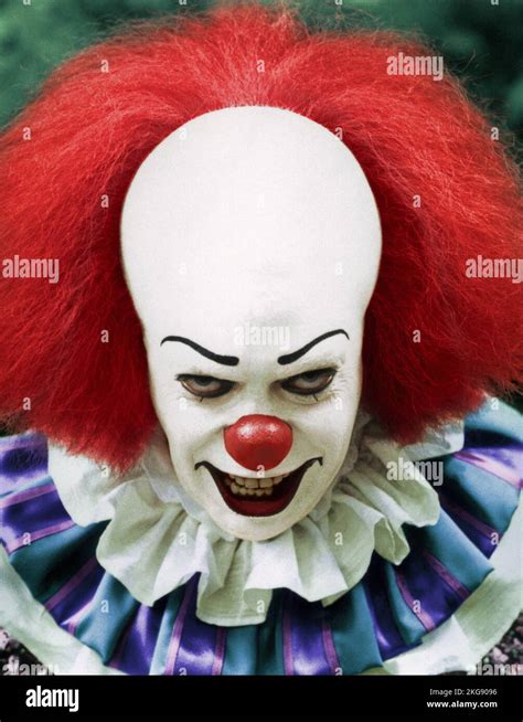 Pennywise the clown 1990 hi-res stock photography and images - Alamy