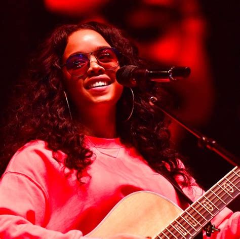 Who Is H.E.R. - All About Grammy Best New Artist Frontrunner 2019