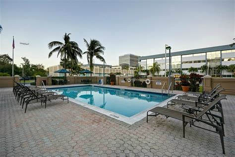 Hyatt Place Miami Airport - West / Doral Pool: Pictures & Reviews ...