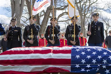 Hundreds Of Veterans, Supporters Attend Funeral For WWII Veteran With ...