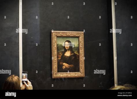 Mona Lisa, Louvre Museum, Paris, France. Louvre gallery paintings Stock Photo - Alamy