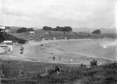 File:Titahi Bay beach, 1920s (4665142328).jpg - Wikimedia Commons