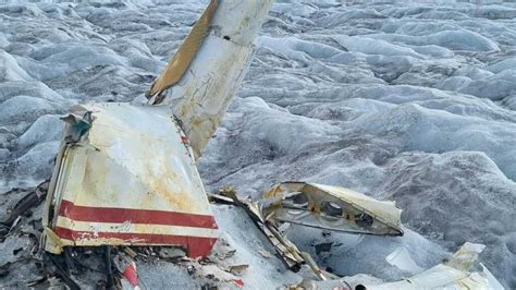 Melting glacier reveals plane crash half a century ago - Teller Report