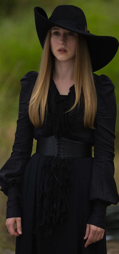 Taissa Farmiga as Zoe Benson in American Horror Story: Coven. Costu ...