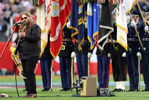 Chris Stapleton’s Super Bowl 2023 National Anthem Outfit – Footwear News