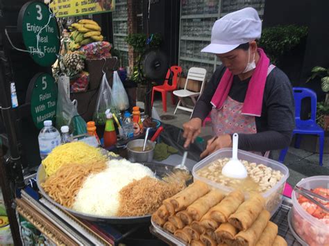 Best Streetfood You Can't Miss in Ho Chi Minh City - IBS Tours