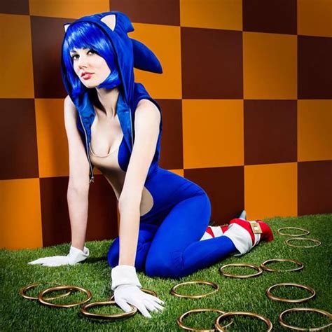 Is it possible? Sexy Sonic the Hedgehog cosplay