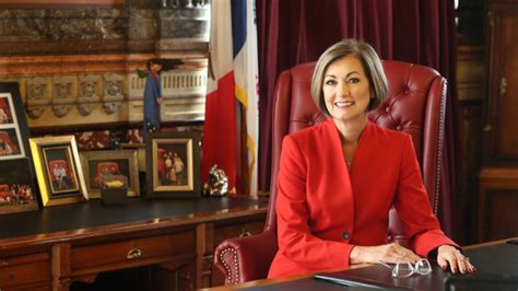 Iowa Governor Kim Reynolds Bio, Age, Husband, School, and More - World-Wire