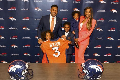 Russell Wilson Salary History, Estimated Net Worth After Broncos' Star Signs Massive Deal | IBTimes