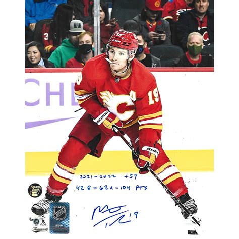 Matthew Tkachuk Autographed Calgary Flames 8X10 Photo w/2021-22 Stats Inscription - NHL Auctions