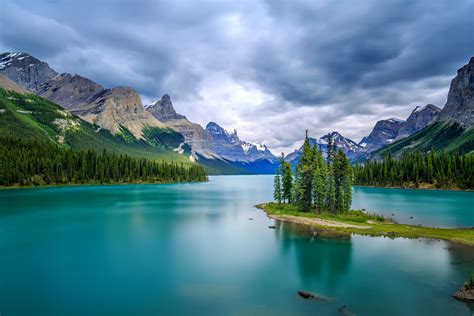 Photo Spirit Island Maligne Lake lake - free pictures on Fonwall