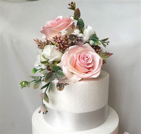 How To Put Silk Flowers On A Wedding Cake - Jamie Sherburne Torta Nuziale