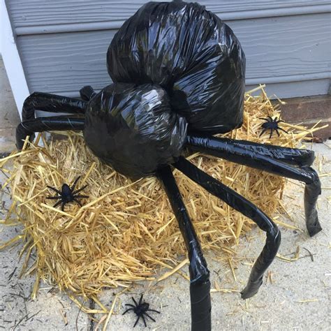 Step-by-step instructions for making a giant Halloween spider out of ...