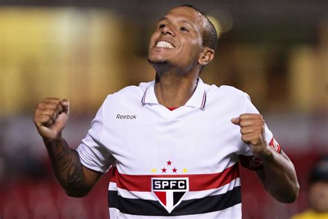 Luis Fabiano chega a 200 gols pelo São Paulo em vitória na estreia | OKariri