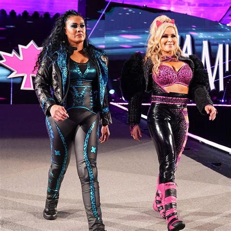 Natalya & Tamina menantang untuk Judul Tag Wanita di WrestleMania malam ...