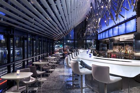 Grand Hyatt New York: custom designed illuminated bar Manhattan ...