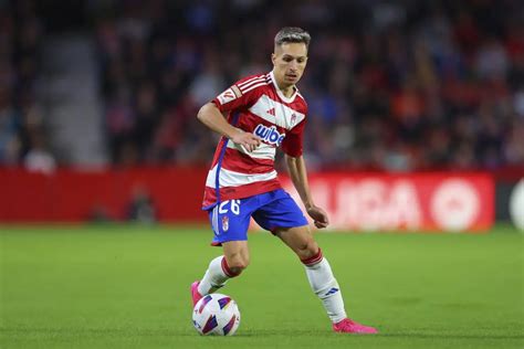 Official | Bayern Munich sign Bryan Zaragoza from Granada - Get Spanish ...