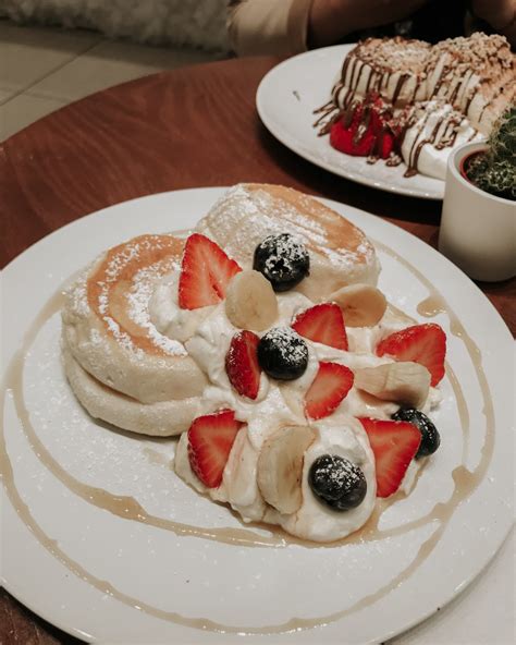 Japanese Fluffy Pancakes | Fuwa Fuwa Café - Carissa Lam