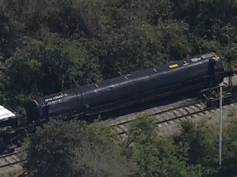 Train carrying 30,000 gallons of propane derails in Florida | The ...