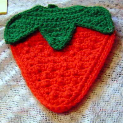 Strawberry potholder - this link is for the pattern, I'm pinning it as ...