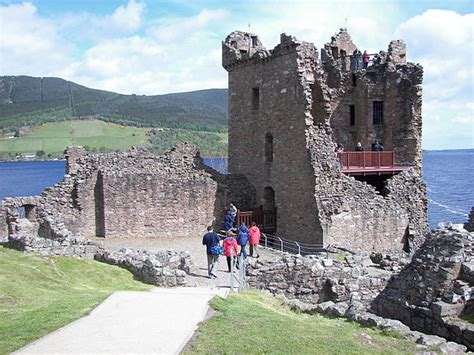 Urquhart Castle - Wikipedia