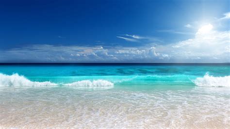 Beautiful Beach Scenery Waves Under Blue Sky 4K HD Nature Wallpapers | HD Wallpapers | ID #66950