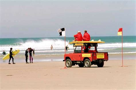 Surfing at Perranporth, Perranzabuloe, Cornwall | Educational Images ...