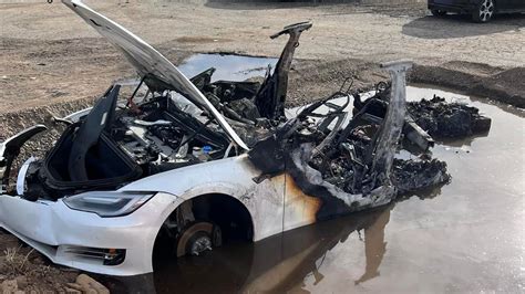 Tesla spontaneously catches fire while sitting in California junkyard | Fox News