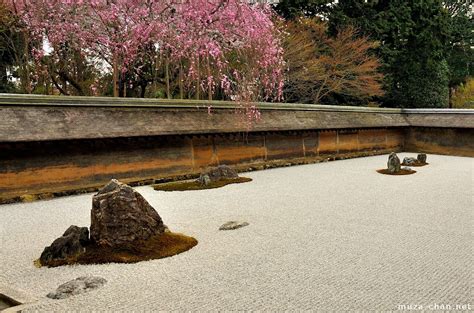 Ryoan-ji\'s earthen wall