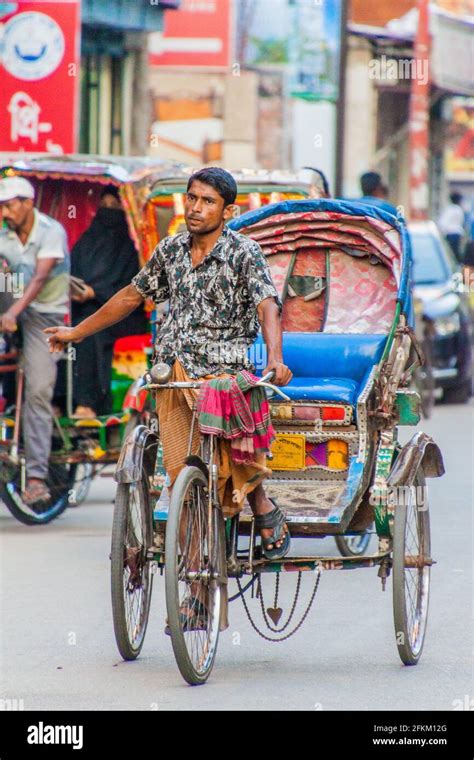 Cycle rickshaw bangladesh hi-res stock photography and images - Alamy