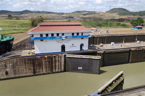 Panama: Discovering the Panama Canal