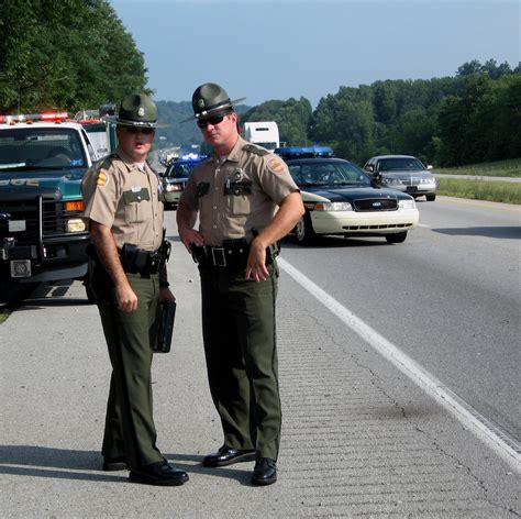 Tennessee State Troopers | Two THP Troopers discuss a car ac… | Flickr