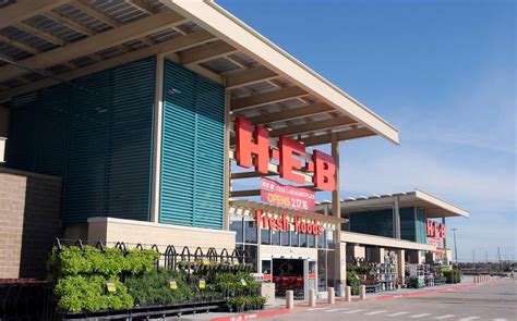 NEW UPSCALE H-E-B OPENS IN GROWING HOUSTON 'BURB