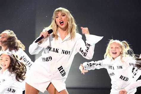 Taylor Swift sends a message with 2019 AMAs performance shirt