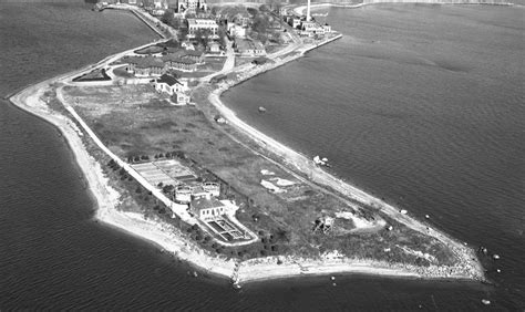 LEICA Barnack Berek Blog: HART ISLAND NEW YORK POTTER´S FIELD ...