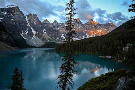 How to See an Amazing Sunrise at Moraine Lake in Banff