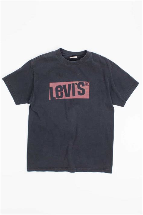 Levi's Logo T-Shirt | Tshirt logo, T shirt, Shirts