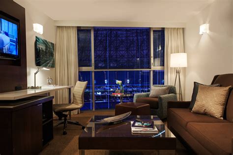 Hotel Rooms & Amenities | Toronto Marriott City Centre Hotel