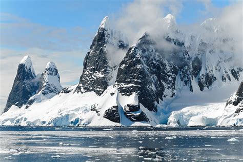 Mountain Ranges In Antarctica: Guide To Mountains & Hikes