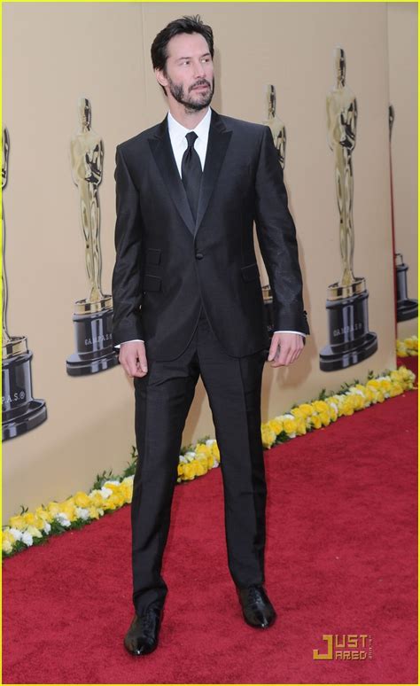 Keanu Reeves -- Oscars 2010 Red Carpet: Photo 2432999 | 2010 Oscars, Keanu Reeves Pictures ...