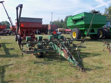 Front of John Deere 495-A planter | Farm equipment, John deere equipment, John deere