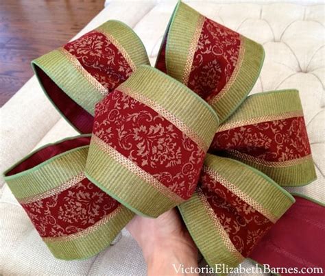 DIY holiday bow. Making a large Christmas decoration bow. Wired ribbon ...