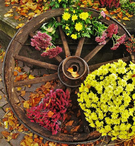 Old Wagon Wheel Autumn Decoration - Free photo on Pixabay - Pixabay