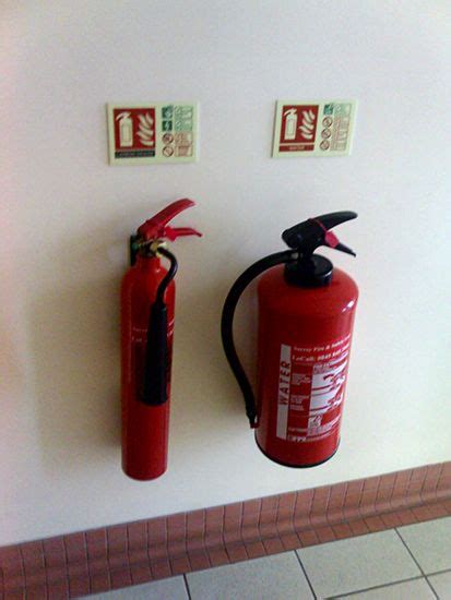 fire extinguisher - Students | Britannica Kids | Homework Help