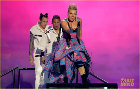 Pink Takes a Leap of Faith While Performing 'Trustfall' at iHeartRadio Music Awards 2023: Photo ...