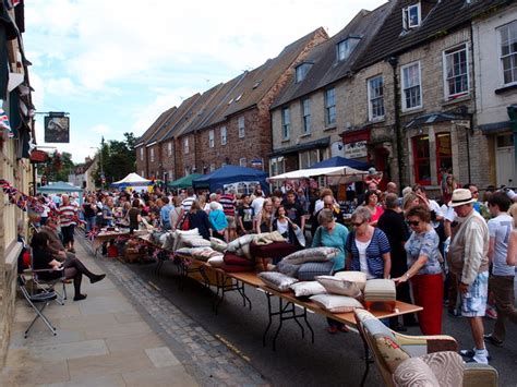 Thrapston Charter Fair © Michael Trolove cc-by-sa/2.0 :: Geograph Britain and Ireland