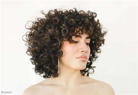 Short Curly Hairstyles For Fat Women / 28 Flattering Short Hairstyles For Round Face Shapes In ...