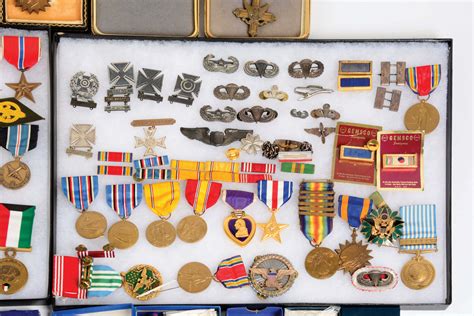 Lot Detail - LARGE LOT OF WORLD WAR I - VIETNAM MEDALS.