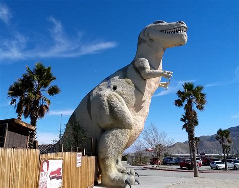 The Cabazon Dinosaurs: One Man's Dream - Living Las Vegas